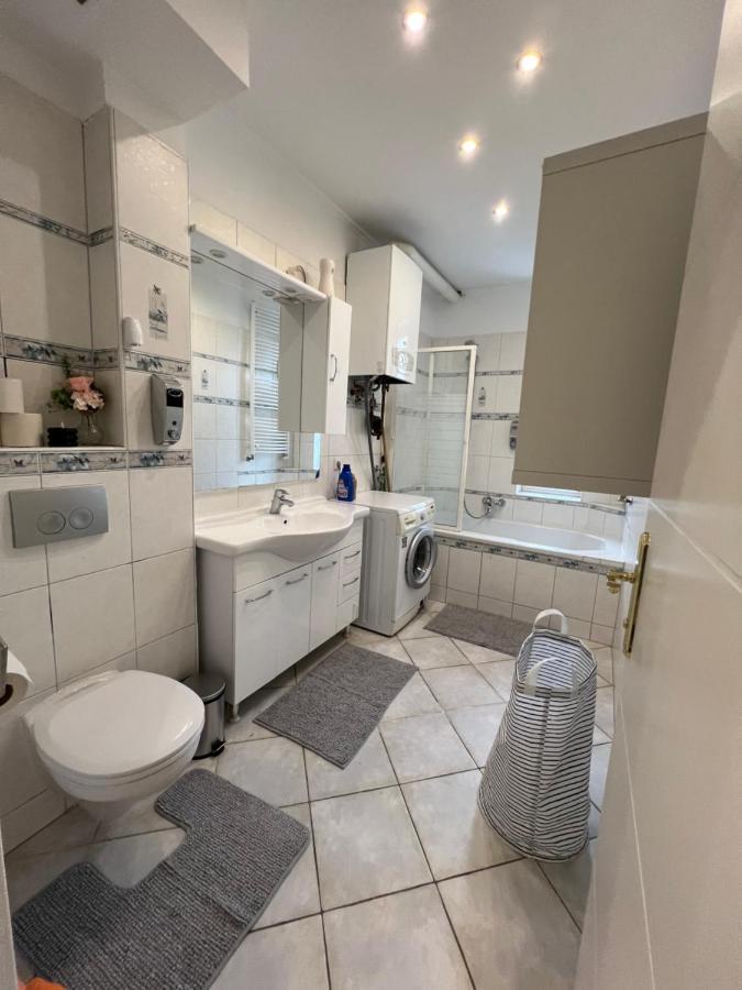 , Near U1 Metro , Big And Cozy Appartement